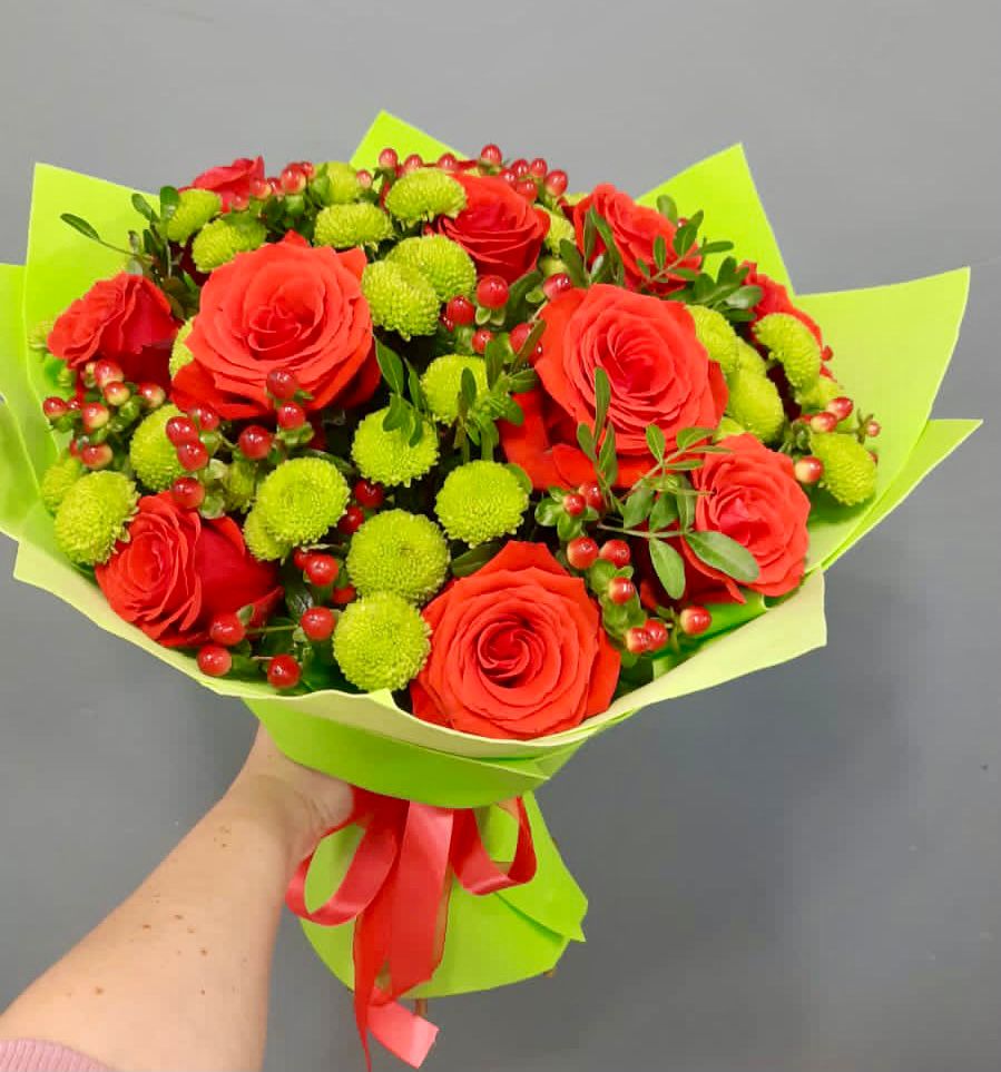 Букет цветов из: Хризантемы и Розы в Устье