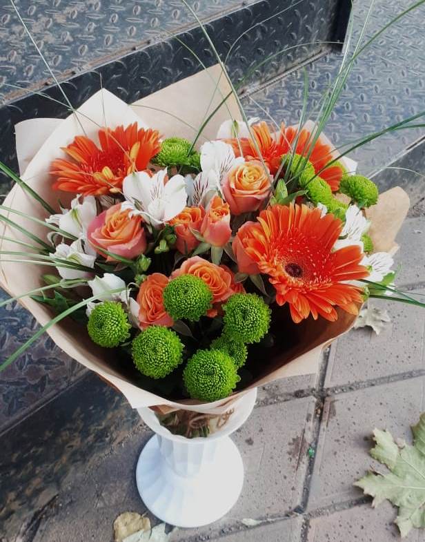 Букет цветов из: Герберы, Хризантемы, Альстромерии и Розы в Устье