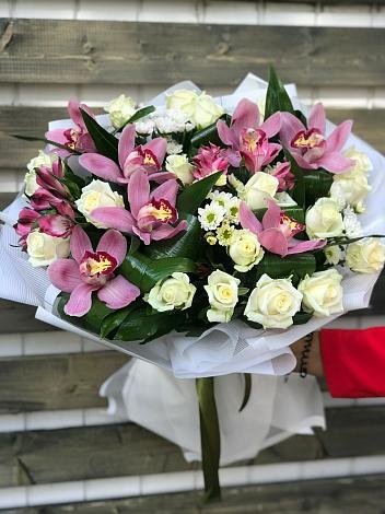 Букет цветов из: Розы и Хризантемы в Устье