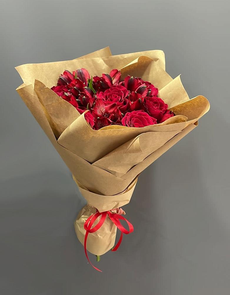 Букет цветов из: Альстромерии и Розы в Устье