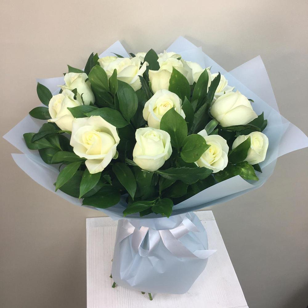 Букет 15 Белых роз Проуд в Устье