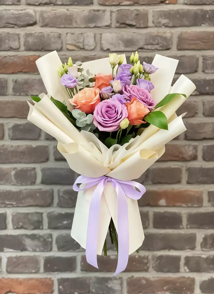 Букет цветов из: Лизиантусы и Розы в Устье