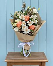 Букет цветов из:  Альстромерии, Лизиантусы, Розы и Хризантемы в Устье