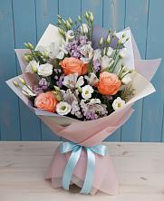 Букет цветов из:  Лизиантусы, Розы, Альстромерии и Гипсофила в Устье