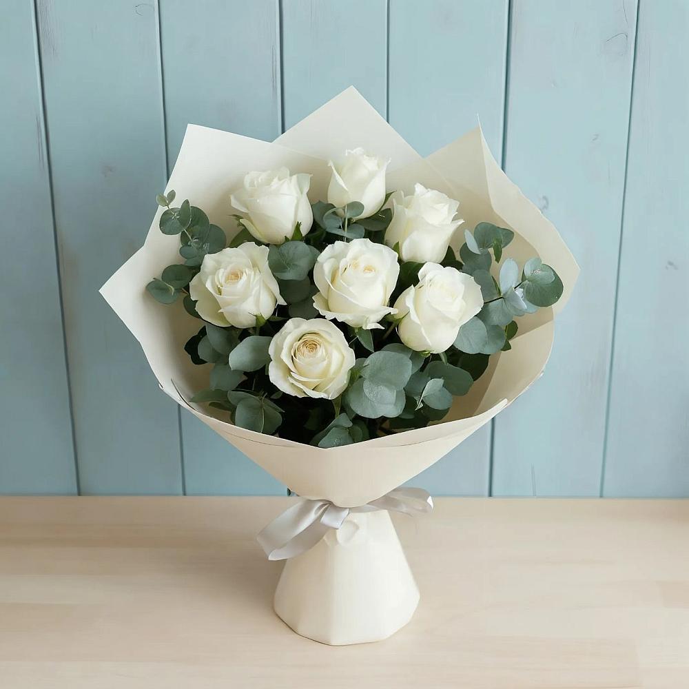 Букет Белые розы в Эвкалипте в Устье