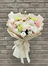Букет цветов из:  Гвоздики, Розы, Лизиантусы и Хризантемы в Устье