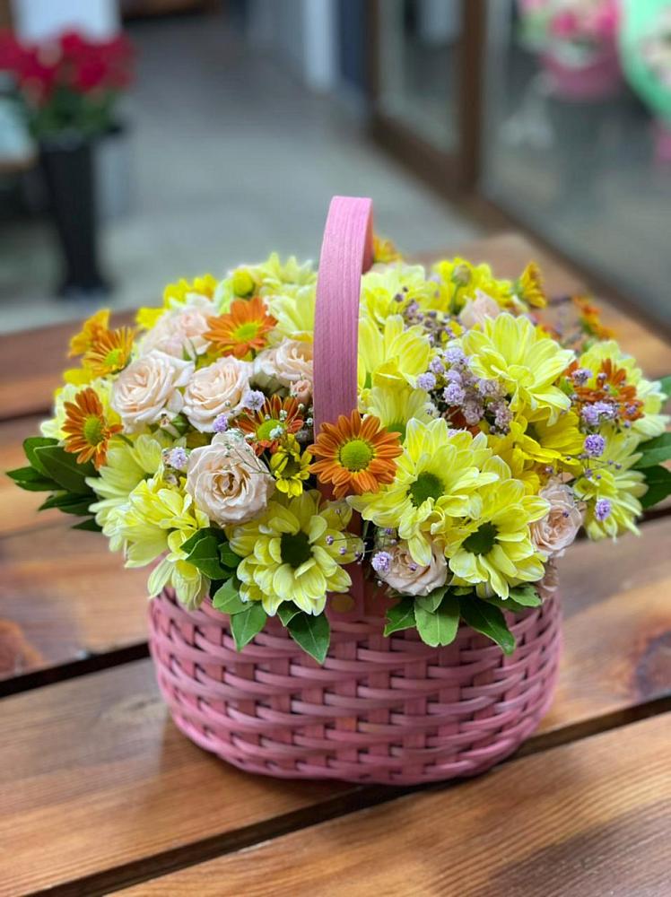 Цветочная композиция из Хризантемы и Розы в корзине в Устье
