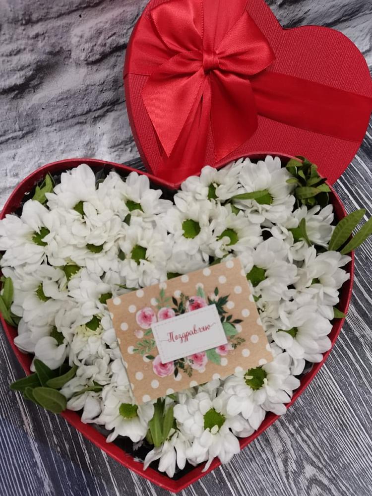 Цветочная композиция из Хризантемы в виде сердца в Устье