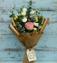 Букет цветов из:  Розы и Лизиантусы в Устье
